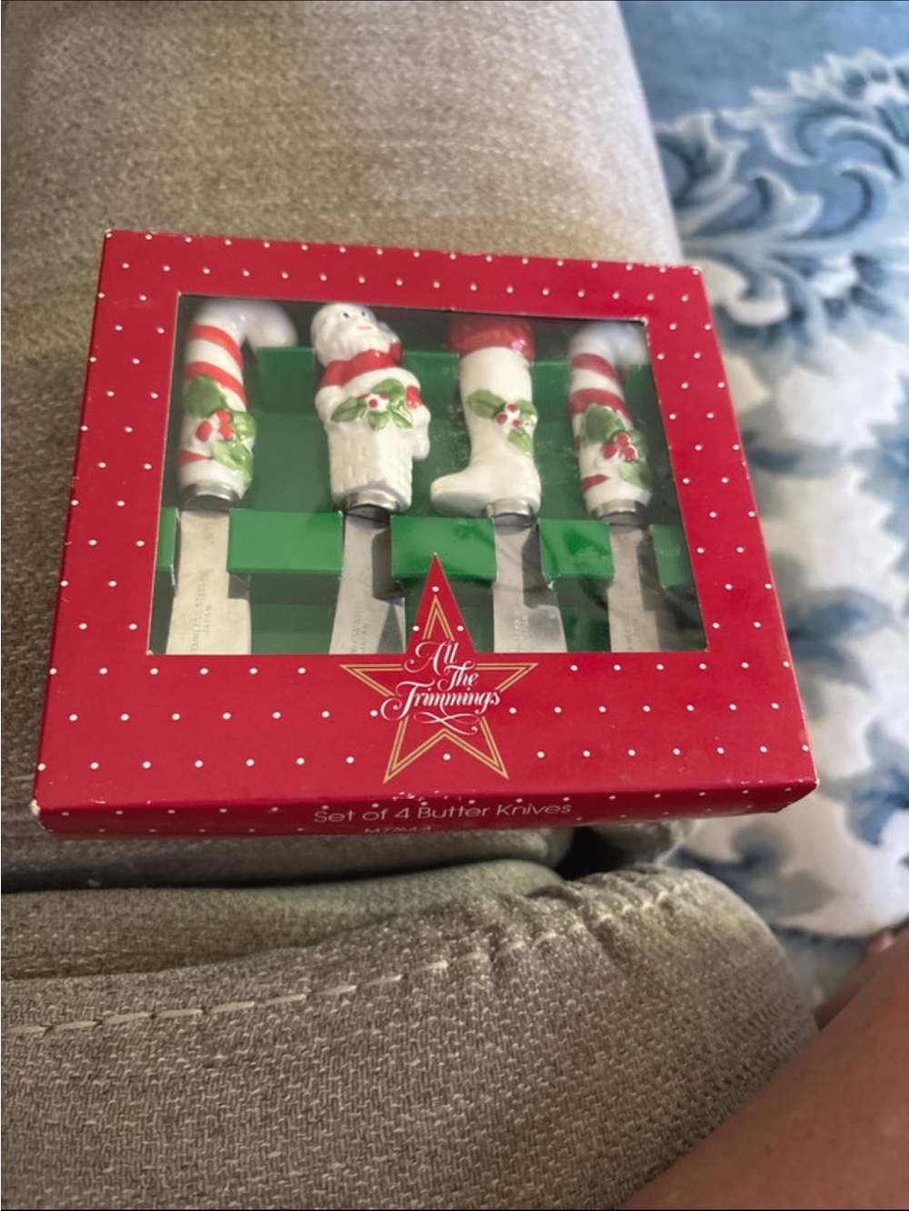 Macy's Holiday Ceramic Handle Butter Knives - Red, White, Green (Set of 4)
